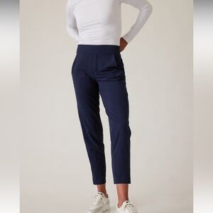 ATHLETA BROOKLYN MID RISE ANKLE PANT in Navy Blue Size 6